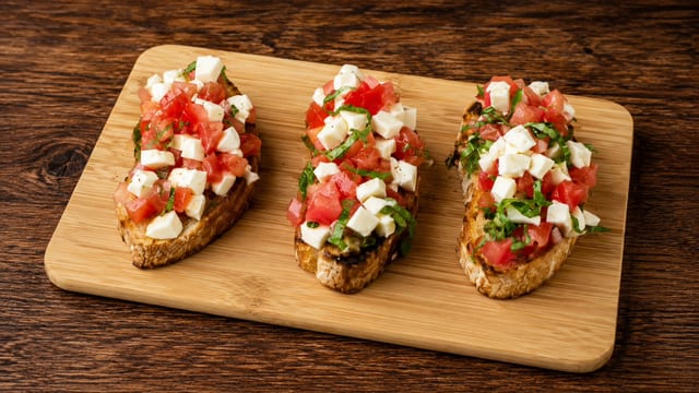 Bruschetta Pomodoro e Mozzarella.